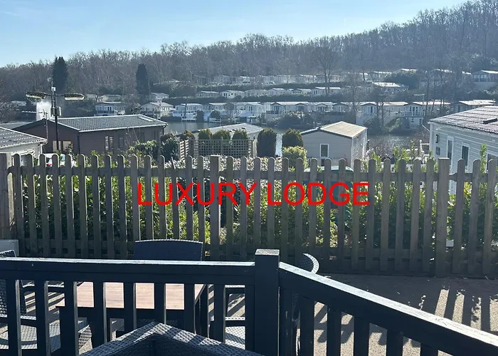 Luxury Lodge T11